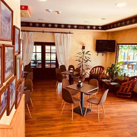 El Tejo De Отель Комильяс