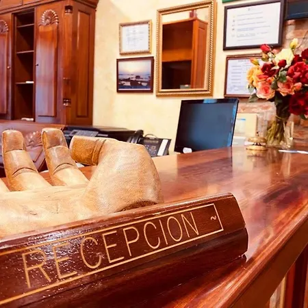 El Tejo De Отель Комильяс