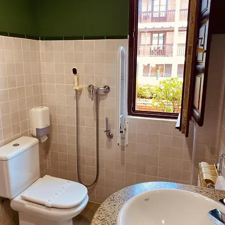 Hotel El Tejo De 3*