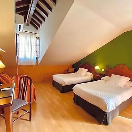 El Tejo De Hotell 3*