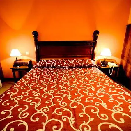 Отель El Tejo De Комильяс