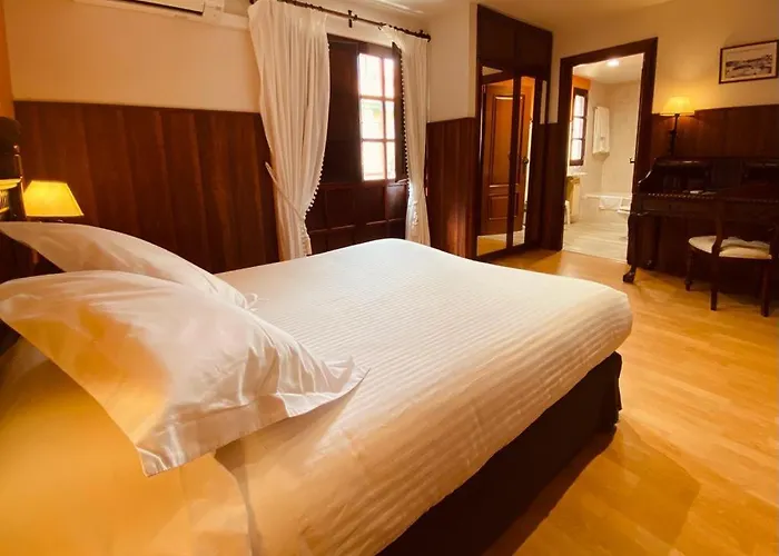 El Tejo De 3* Comillas