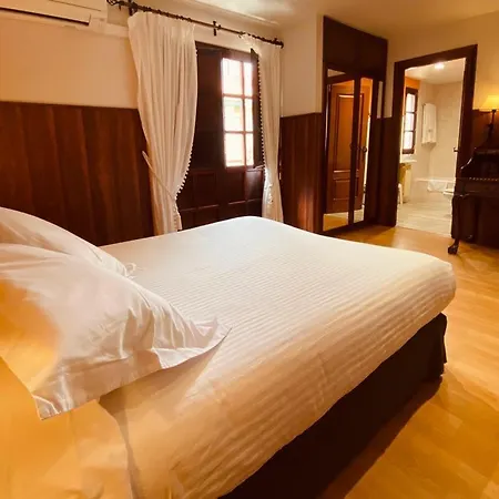 El Tejo De 3* Comillas